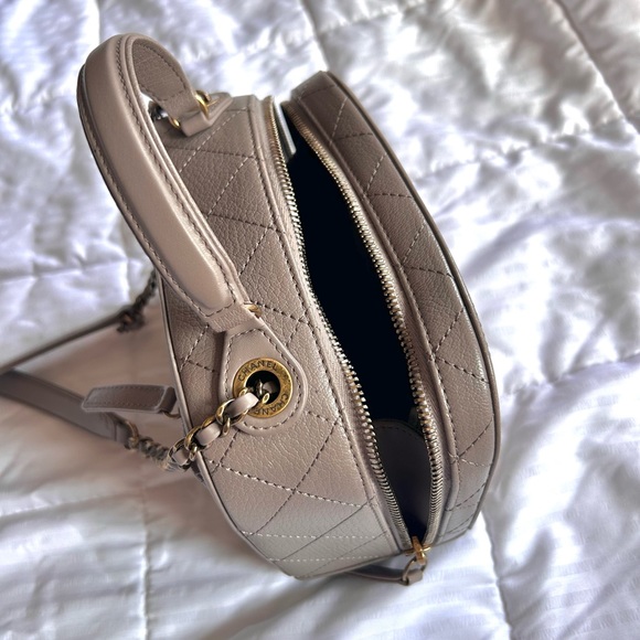 Chanel Coco Curve Vanity Case - Picture 10 of 12